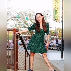 ZARA BLACK AND GREEN FLORAL PRINT LONG SLEEVE MINI DRESS. SIZE LARGE. NWOT.